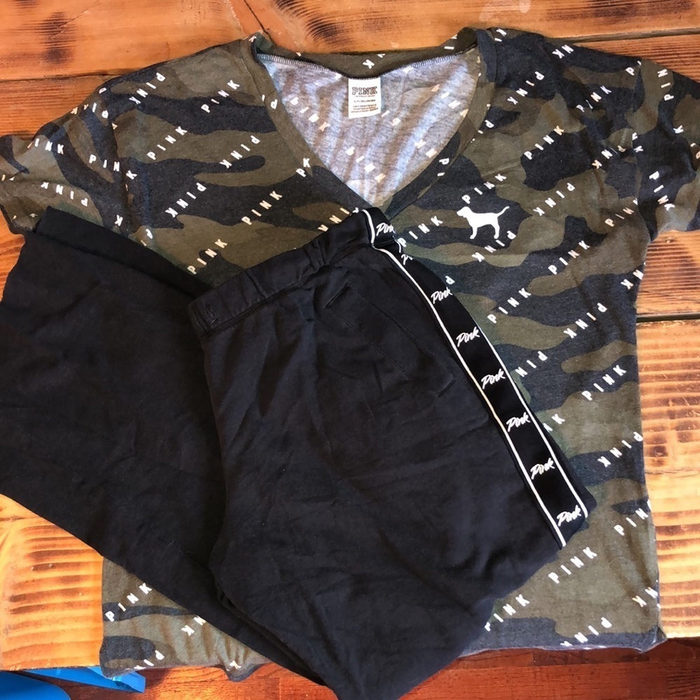 VICTORIA’S SECRET PINK BUNDLE sweatpants and shirt camo and black size small​​​